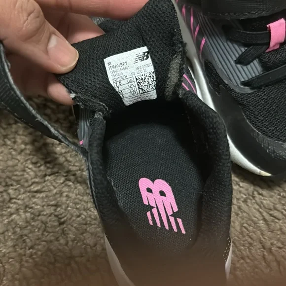 Black and pink sneakers - Picture 4 of 4